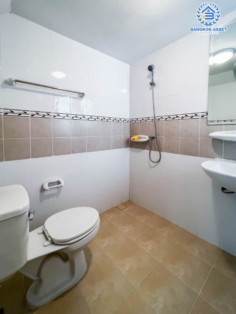 *****บ้านแฝดมือสอง นนทบุรี ม.ศุภาลัยวิลล์ ราชพฤกษ์-บางบัวทอง เนื้อที่กว้างขวางเกือบ 40 ตร.ว. ฟังก์ชัน 3 ห้องนอน 2 ห้องน้ำ ที่จอดรถ 2 คัน บ้านสภาพสวย พร้อมของแถมแบบจัดเต็ม พร้อมเข้าอยู่ได้เลย! โครงการตั้งบนทำเลเดินทางสะดวก ใช้เวลาเพียง 15 นาทีถึงรถไฟฟ้าสายสีม่วง "สถานีบางพลู" และจุดขึ้นทางด่วน "กาญจนาภิเษก" จองเลย!